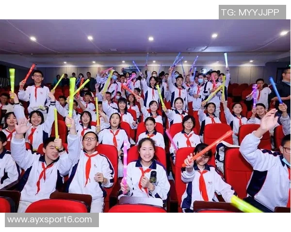 直播吧公益携手杨晨等12名老甲A球星走进成都校园助力青少年足球梦想